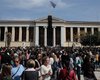 Греки пришли накормить бедствующую семью главы Минфина - агентство