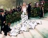 2,8 млн бусинок: на создание образа Джиджи Хадид для Met Gala 2024 ушло 13 500 часов (фото)