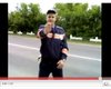 Вместо документов гаишник показал водителю фигу (видео)