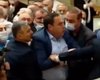 В парламенте Грузии началась массовая драка из-за гибели избитого оператора (видео)