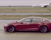 Tesla посоревновались в скорости с Boeing 737