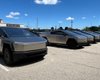 Не хотят покупать: десятки новеньких Tesla Cybertruck хранятся под открытым небом (видео)