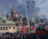 Крупный пожар в Москве тушат вертолеты