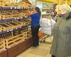 Киевляне массово раскупают продукты