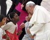 Папа Франциск призвал родителей не осуждать детей-геев, а поддерживать