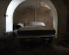 Редкий Chevrolet Camaro более полувека простоял заброшенным в старинном поместье (видео)