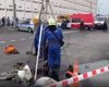 В Москве 13 рабочих провалились в канализацию, некоторых унесло водой в реку (видео)