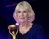 Мереживна сукня й діаманти: королева Камілла відвідала літературну премію
