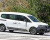 Недорогий семимісний мінівен Renault вперше помітили на дорогах (фото)