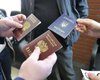 Российские паспорта для жителей Украины ЕС не признает, – СМИ