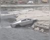 Tesla Cybertruck позорно застрял, пытаясь пересечь неглубокую реку (видео)