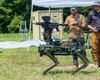 Вооружен винтовкой с ИИ: в США показали робота-собаку, уничтожающего БПЛА (видео)