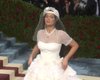 Кепки, кожа и латекс. Худшие наряды Met Gala 2022