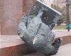 Очередной памятник Ленину упал в Краматорске