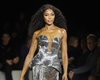 Последнее шоу Сары Бертон для Alexander McQueen собрало звезд на подиуме и в зале