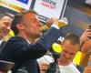 Макрон залпом выпил бутылку пива на финале чемпионата Франции по регби (видео)