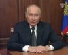 Будто приклеены к столу: Путин ни разу не пошевелил руками за 8-минутное обращение (видео)
