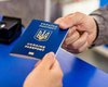 Украинцам нужно заменить продленные загранпаспорта: старые больше не действуют