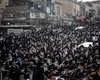 Никакой дистанции: сотни хасидов собрались на похоронах раввина, умершего от коронавируса, в Иерусалиме