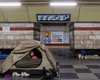 Киевляне "столбили" места в метро палатками: урбанист назвал главную проблему подземки как укрытия