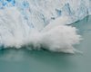 Ледопад на самом известном леднике Аргентины: 70-метровые глыбы льда откалываются все чаще