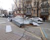 В центре Киева сильный ветер "снес" крышу с многоэтажки