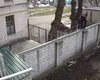 ГБР показало видео, как Татьяна Черновол лезла через забор на территорию бюро