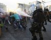 В Афинах верующие пытались сорвать показ "богохульного" спектакля. Десятки человек задержаны