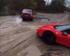 В Украине суперкар Ferrari за $250 000 застрял на бездорожье: его вытаскивала Lada (видео)