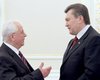 Янукович поздравил Кравчука с 79-летием