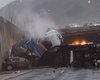 Двойное ДТП: грузовик упал с моста прямо на место другой аварии (видео)