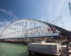 Железнодорожную арку Керченского моста закрепили на опорах