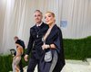 Рита Ора и Тайка Вайтити продемонстрировали свои чувства на обложке Vogue