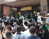 Фаера, стычки и депутаты. Суд избирает меру пресечения Стерненко