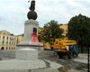 В Харькове неизвестные облили краской памятник Независимости Украины