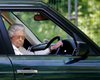 Королеву Елизавету II заметили за рулем Jaguar