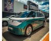 У дусі хіпі: в Києві засвітився електромобіль Volkswagen у ретростилі (фото)