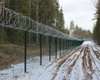 Латвия закрылась от России многокилометровым забором с колючей проволокой