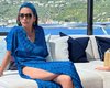 53-летняя Кэтрин Зета-Джонс продемонстрировала стройные ноги в пляжном платье
