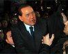 Берлускони прооперировали ударенную маньяком челюсть