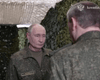 Исхудавший и мрачный: Путин в форме появился в странном камуфляжном туннеле, — СМИ (фото)