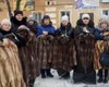 Белых "Лад" на всех не хватает: вдовам оккупантам из "ДНР" подарили 21 шубу, — СМИ (фото)