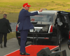 Трамп не заметил свой лимузин с открытыми дверями: курьезный момент попал на видео