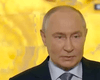 Смотрит в пол, теряет ход мысли и заикается: Путин снова странно вел себя на публике