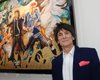 Гитарист Rolling Stones устраивает выставку своих картин, чтобы помочь медикам