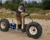 Умелец создал бензиновый самокат с огромными внедорожными шинами (фото)