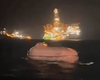 Огромная нефтяная буровая установка затонула в океане со 115 людьми на борту: 5 человек пропали без вести
