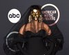 Самые яркие наряды  American Music Awards. Дженнифер Лопес, Måneskin и Карди Би в золотой маске