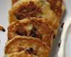 Не хуже дерунов: как приготовить вкуснейшие оладьи из лука (видео)
