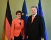 Порошенко в Германии встретился с преемницей Меркель на посту главы ХДС